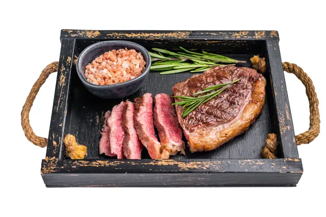 Laisser reposer la viande après cuisson : pourquoi c’est indispensable