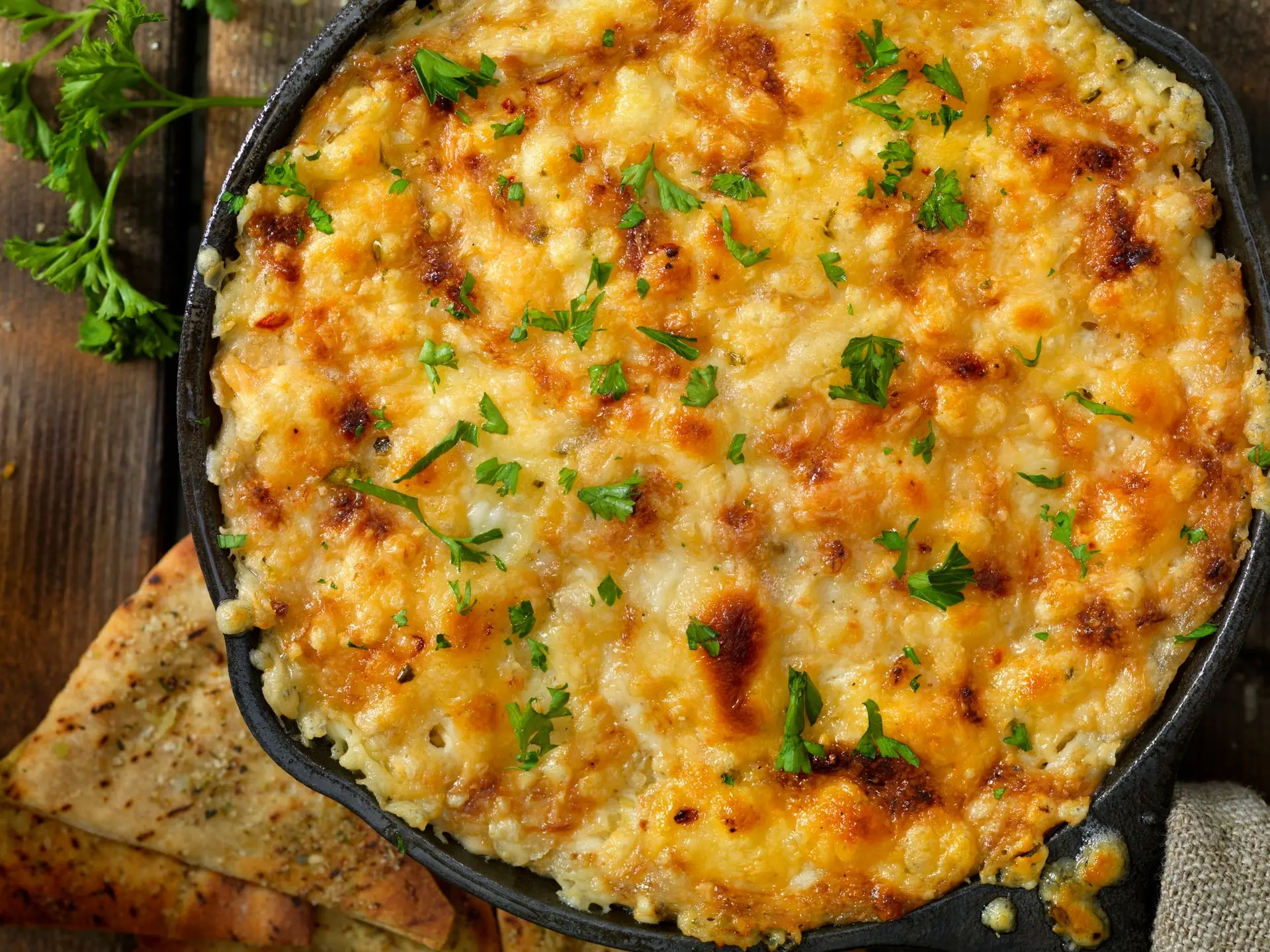 Recette de trempette au fromage, artichaut et asiago croustillant