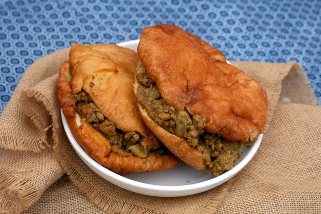 Vetkoek sud africain et hachis de curry