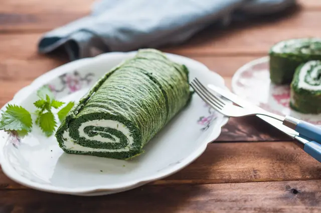 Rouleau aux orties farci au fromage