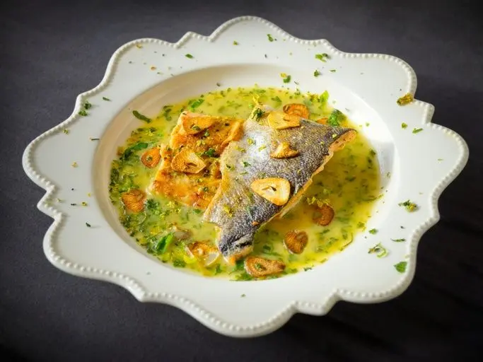 Truite aux amandes et sauce verte