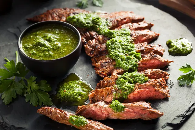 Steak de jupe cuit maison avec Chimichurri