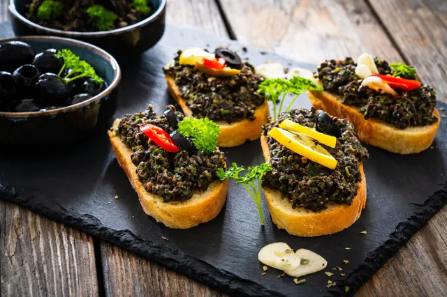 Bruschetta à la tapenade d'olives noires