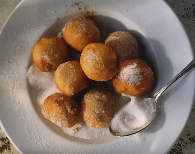 Beignets de patate douce à la cannelle et au sucre