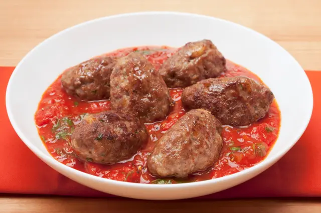 Kofte d'agneau à la sauce tomate