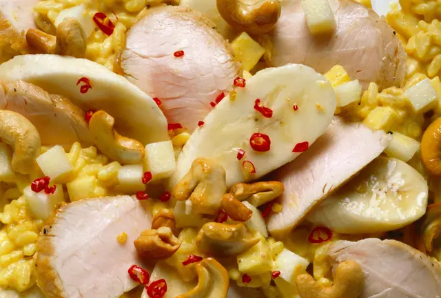 Salade de riz à la dinde, banane et noix de cajou