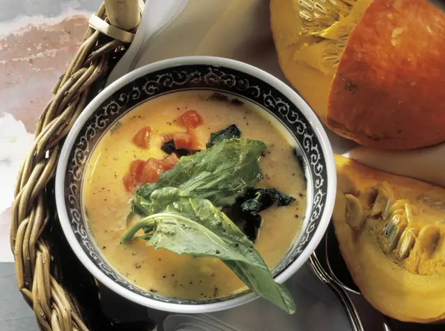 Crème de potiron aux tomates et à l'oseille