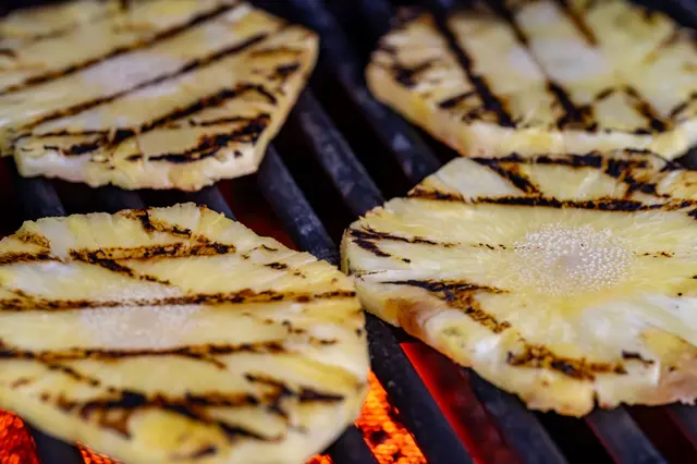 Ananas grillés au barbecue