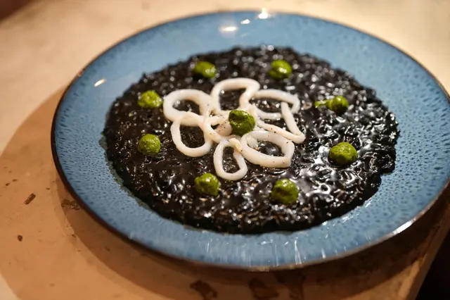 Risotto à l’encre de seiche