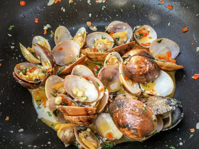 Palourdes sautées au beurre à l’ail et au persil
