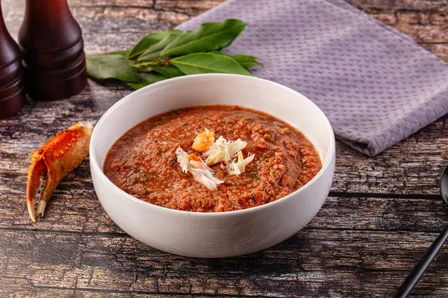 Gaspacho de tomates au crabe