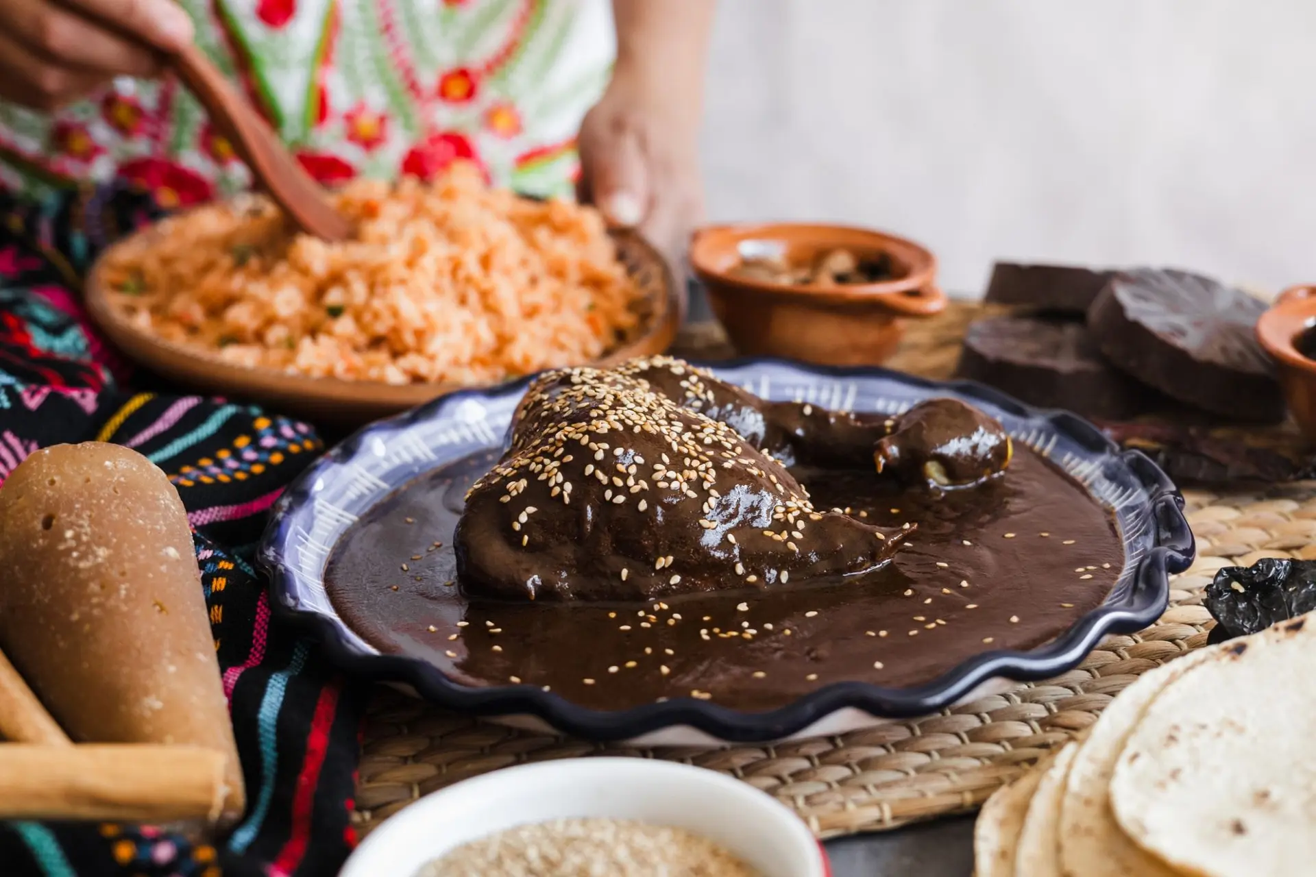 Mole poblano, une sauce épicée et cacaotée pour le poulet