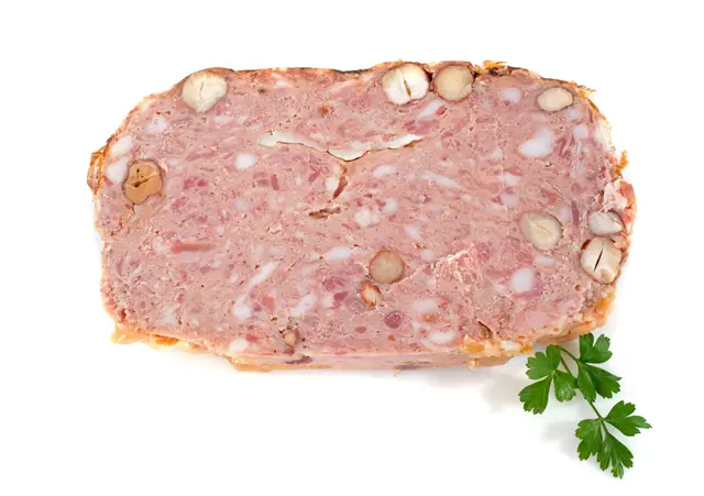 Terrine de lapin aux noisettes
