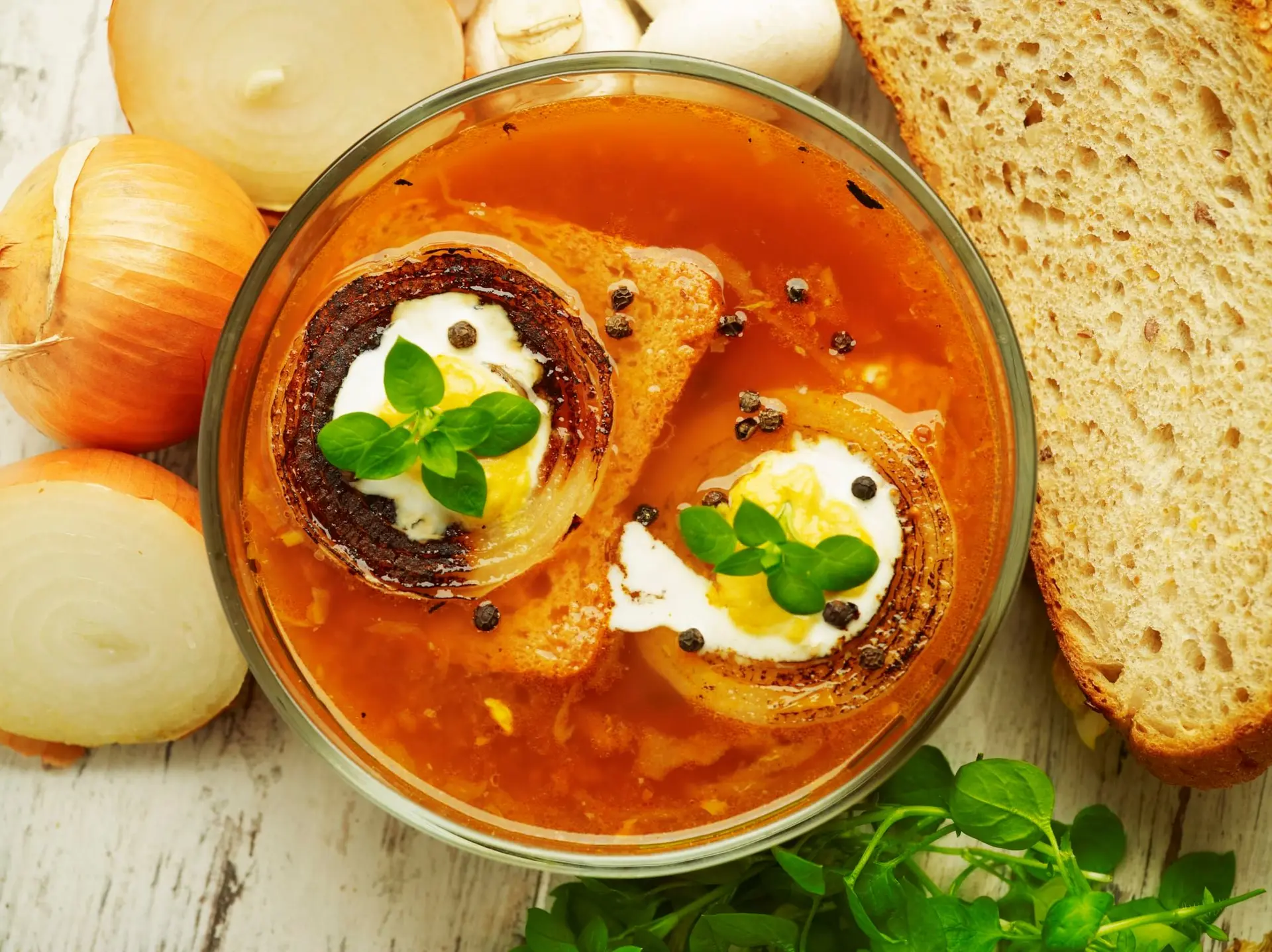 Soupe à l'oignon traditionnelle