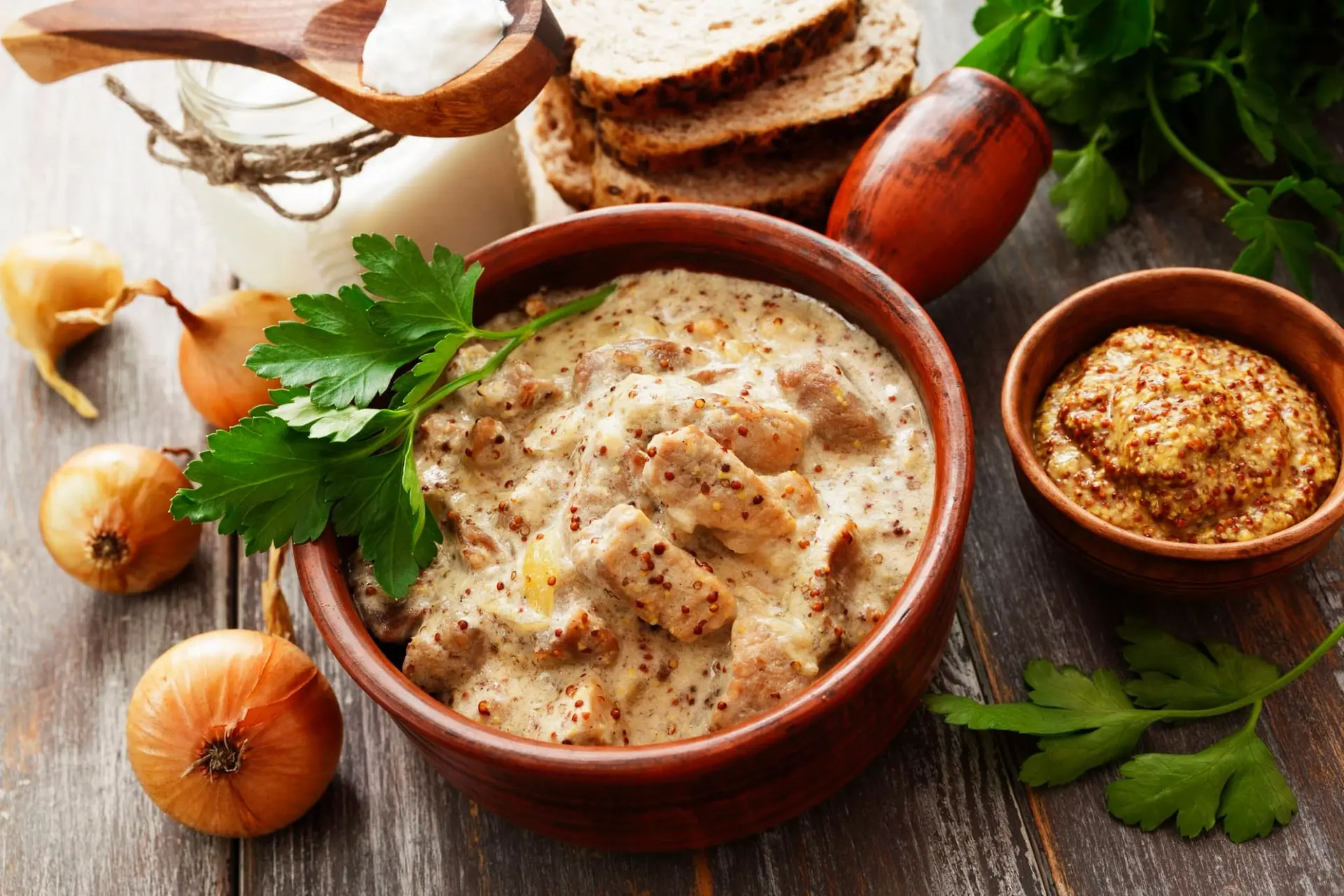 Ragoût de porc sauce moutarde