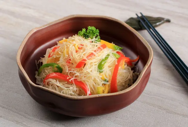 Recette de japchae aux lamelles de poivron