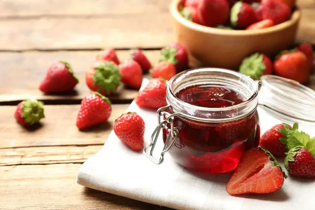 Recette de la gelée de fraises avec fruits entiers